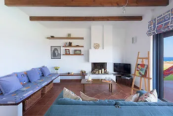 Cristelia Luxury Sea Front & Pool Villa Лакания