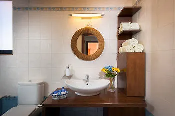 Cristelia Luxury Sea Front & Pool Villa Вилла *
