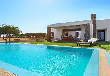 Cristelia Luxury Sea Front & Pool Villa *