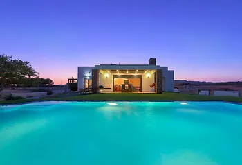 Вилла Cristelia Luxury Sea Front & Pool Villa